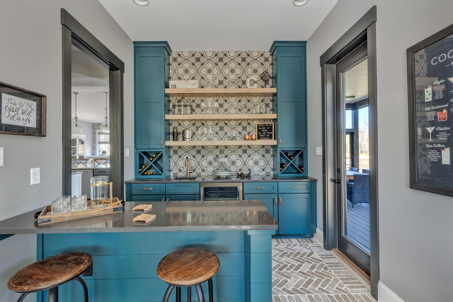 Wet bar cabinetry